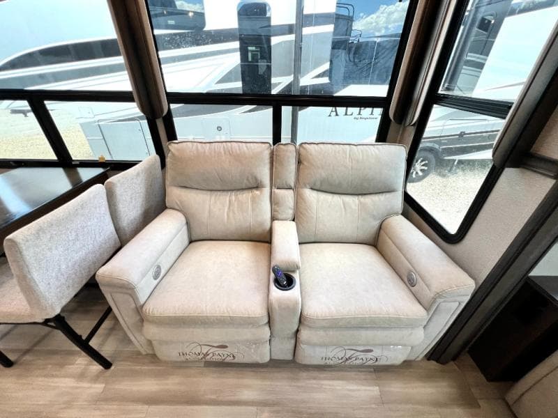 2022 Grand Design 2022 Grand Design Solitude - thumbnail 19