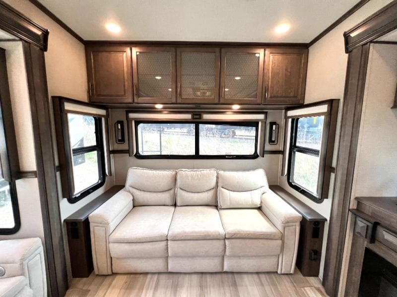 2022 Grand Design 2022 Grand Design Solitude - thumbnail 20