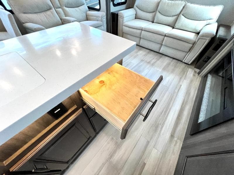 2022 Grand Design 2022 Grand Design Solitude - thumbnail 30