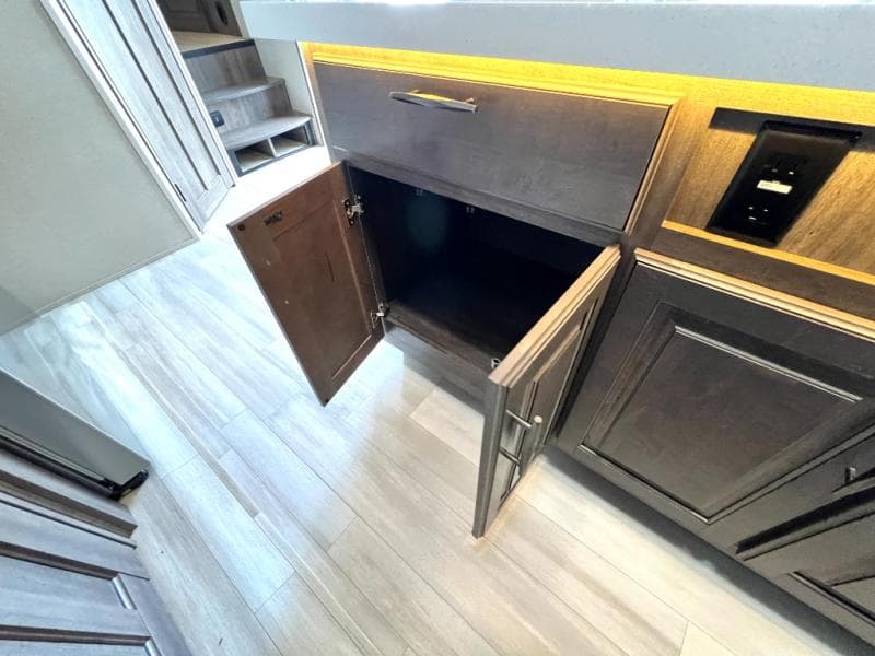 2022 Grand Design 2022 Grand Design Solitude - thumbnail 31