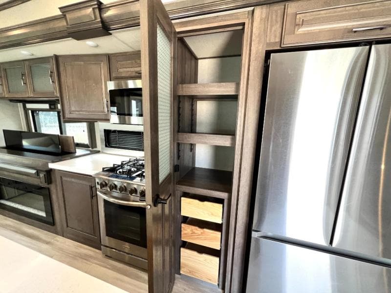 2022 Grand Design 2022 Grand Design Solitude - thumbnail 32