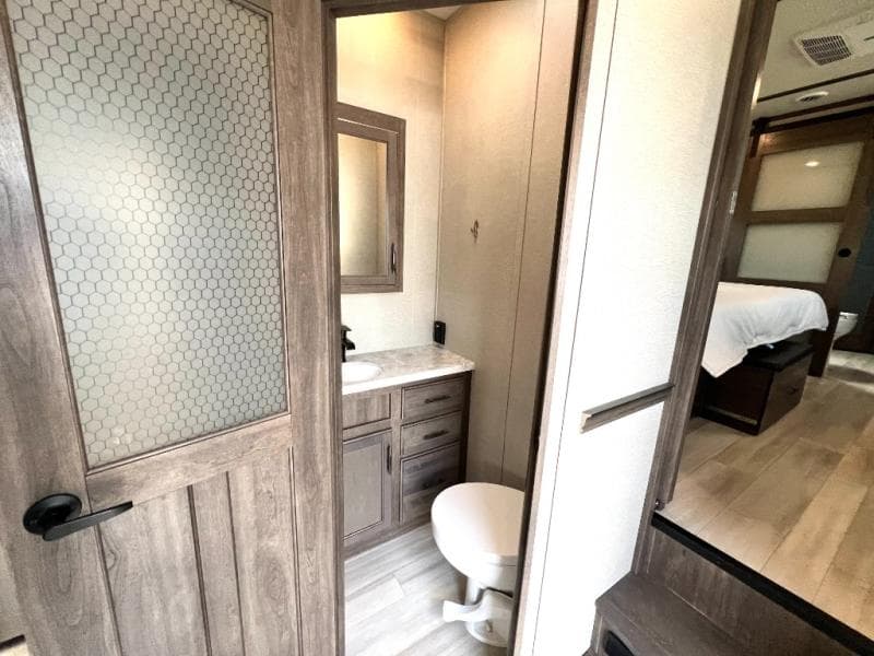 2022 Grand Design 2022 Grand Design Solitude - thumbnail 35