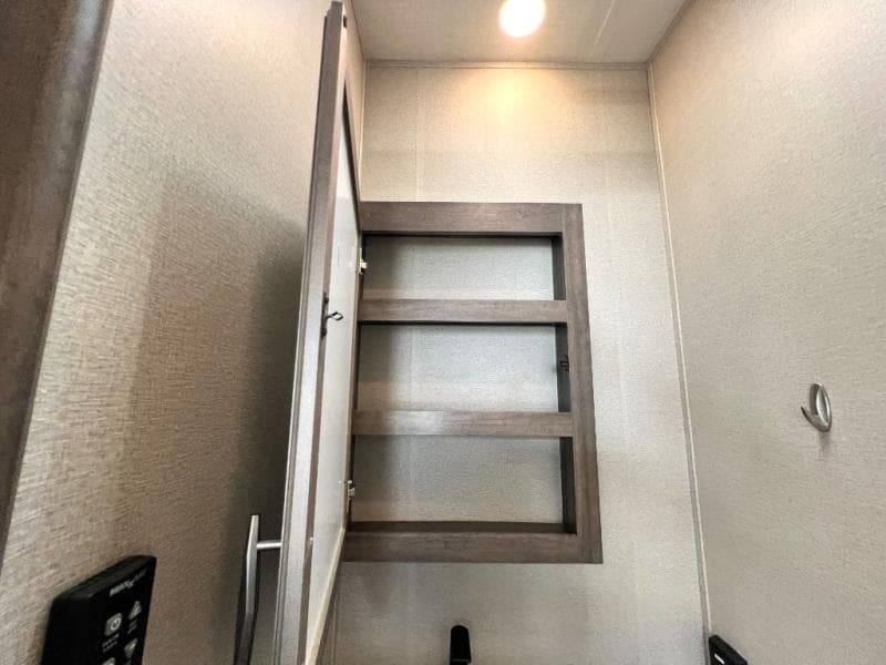 2022 Grand Design 2022 Grand Design Solitude - thumbnail 37