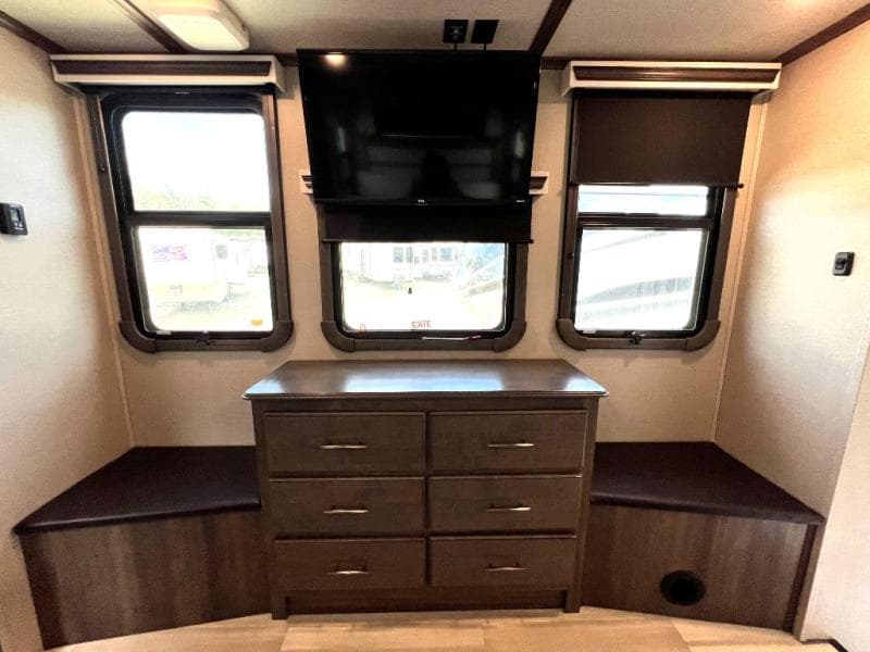 2022 Grand Design 2022 Grand Design Solitude - thumbnail 42