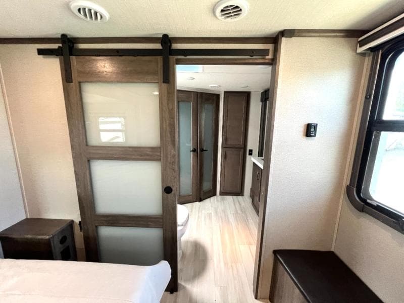 2022 Grand Design 2022 Grand Design Solitude - thumbnail 44