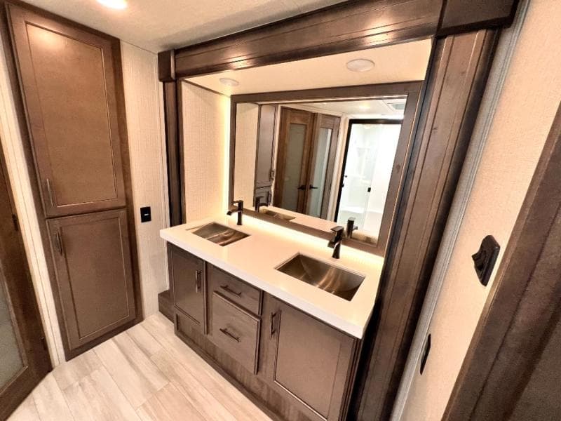 2022 Grand Design 2022 Grand Design Solitude - thumbnail 46