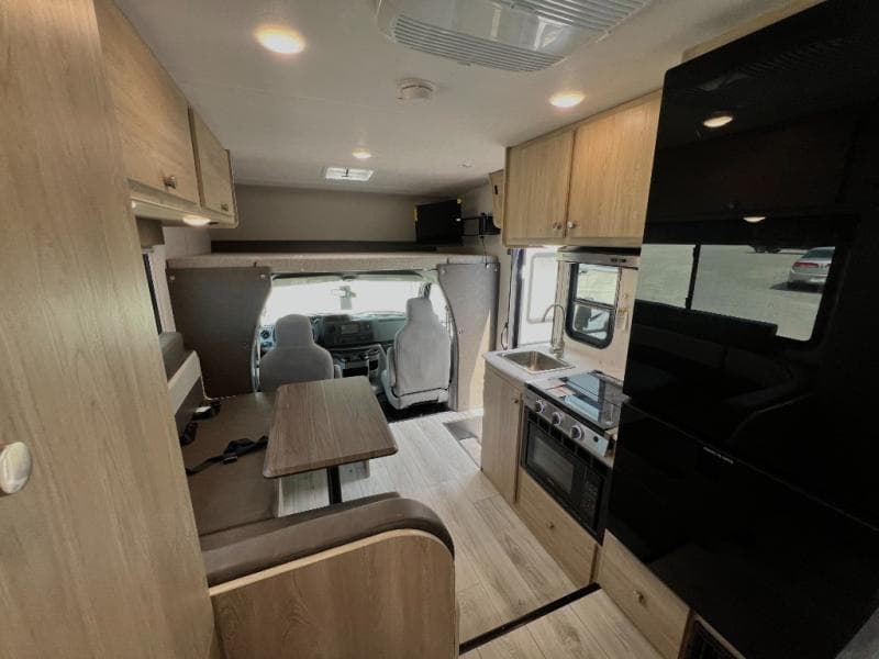 2026 Coachmen 2026 Coachmen Leprechaun - thumbnail 4