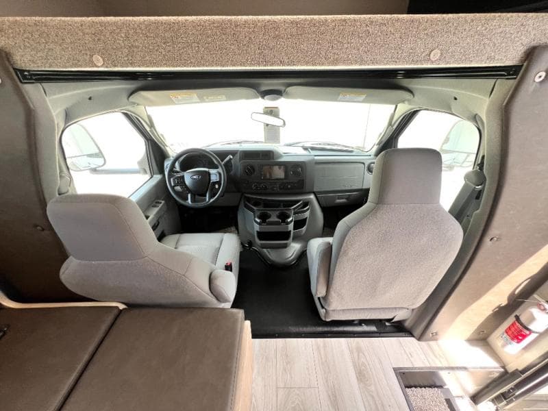 2026 Coachmen 2026 Coachmen Leprechaun - thumbnail 17