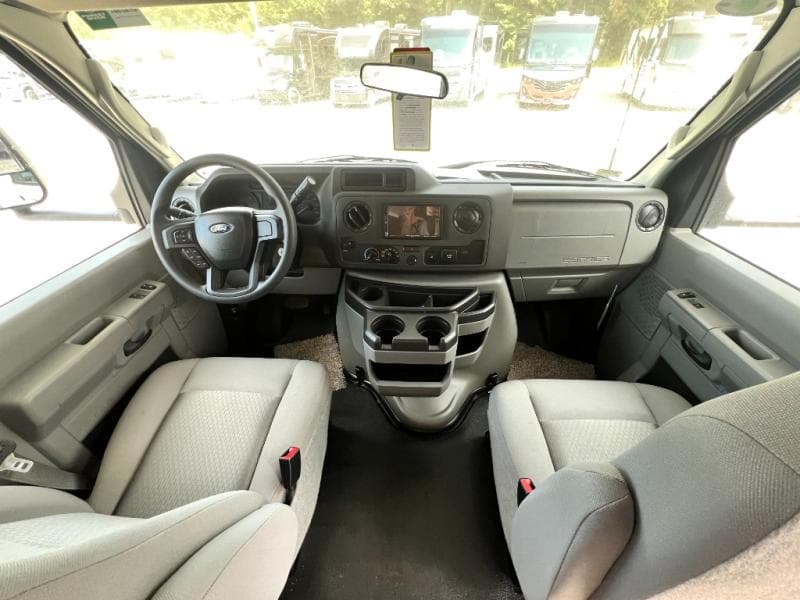 2026 Coachmen 2026 Coachmen Leprechaun - thumbnail 18