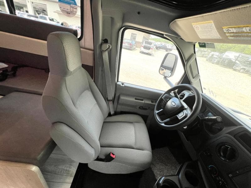 2026 Coachmen 2026 Coachmen Leprechaun - thumbnail 20