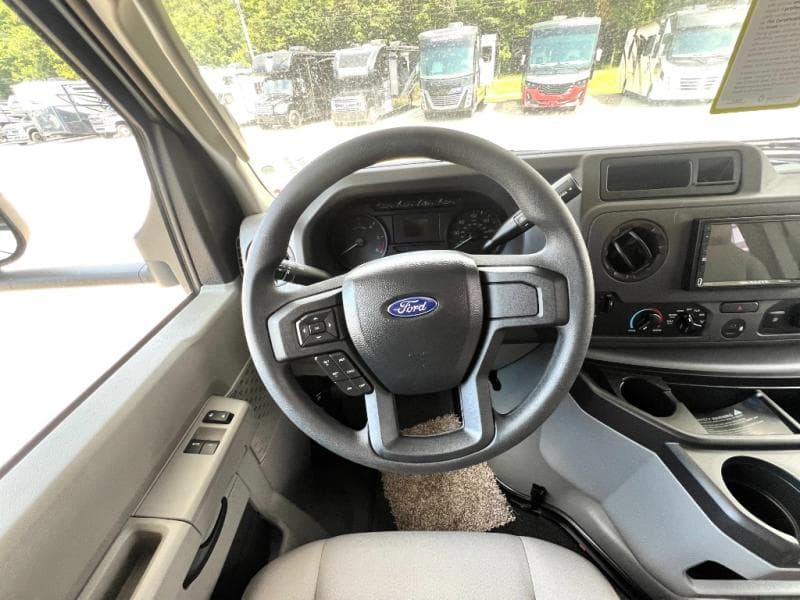 2026 Coachmen 2026 Coachmen Leprechaun - thumbnail 21