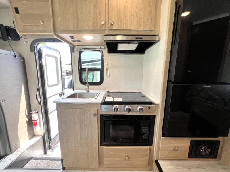 2026 Coachmen 2026 Coachmen Leprechaun - thumbnail 29