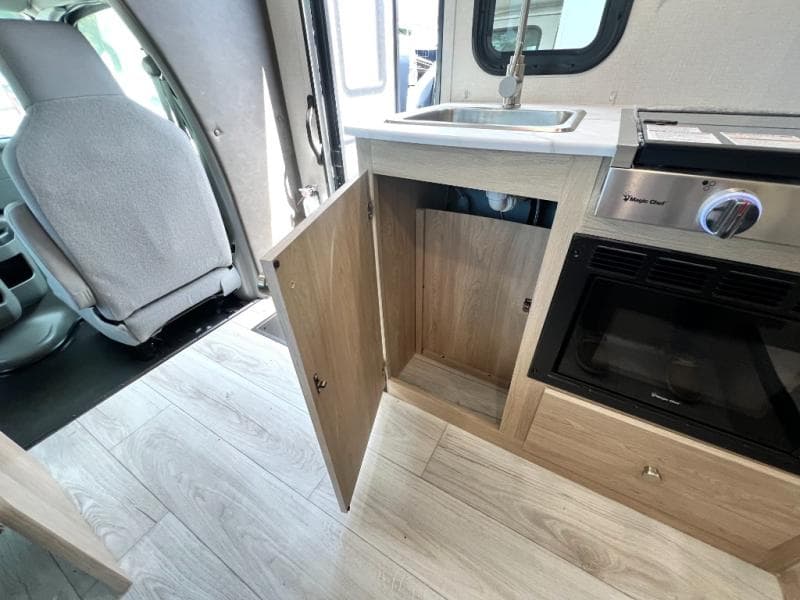 2026 Coachmen 2026 Coachmen Leprechaun - thumbnail 32