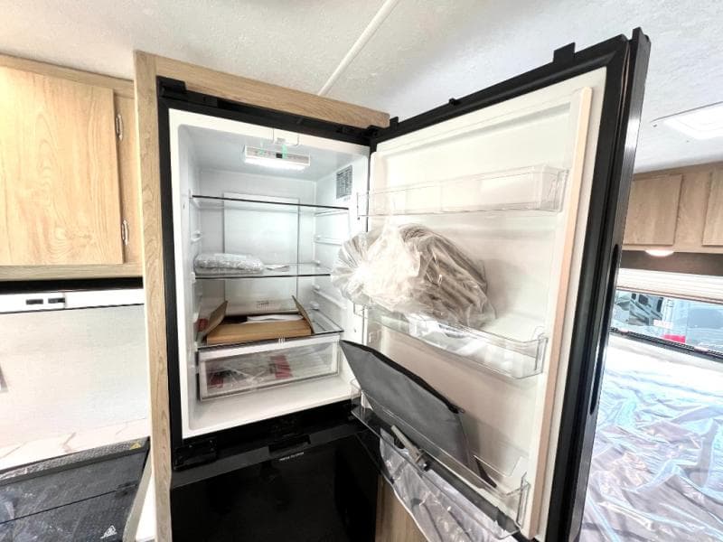 2026 Coachmen 2026 Coachmen Leprechaun - thumbnail 35