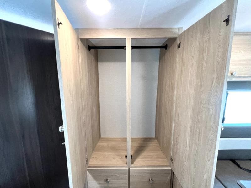 2026 Coachmen 2026 Coachmen Leprechaun - thumbnail 38