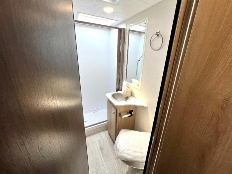 2026 Coachmen 2026 Coachmen Leprechaun - thumbnail 39