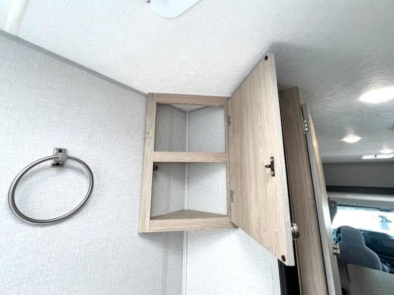 2026 Coachmen 2026 Coachmen Leprechaun - thumbnail 40