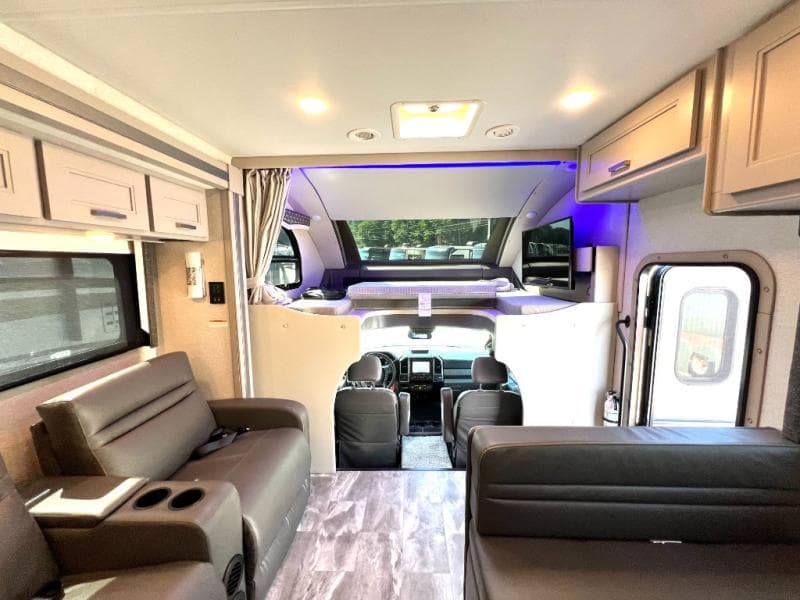 2024 Thor Motor Coach 2024 Thor Motor Coach Omni - thumbnail 4