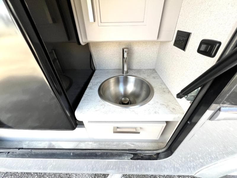 2024 Thor Motor Coach 2024 Thor Motor Coach Omni - thumbnail 17