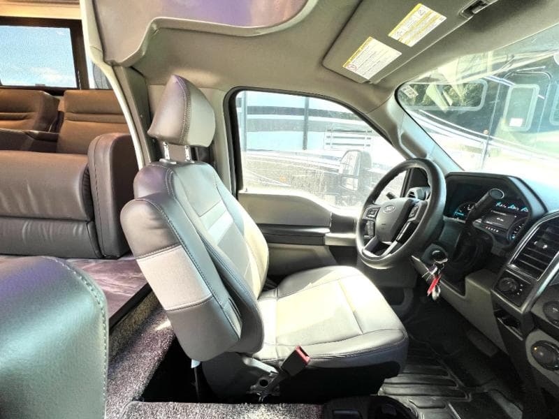 2024 Thor Motor Coach 2024 Thor Motor Coach Omni - thumbnail 25