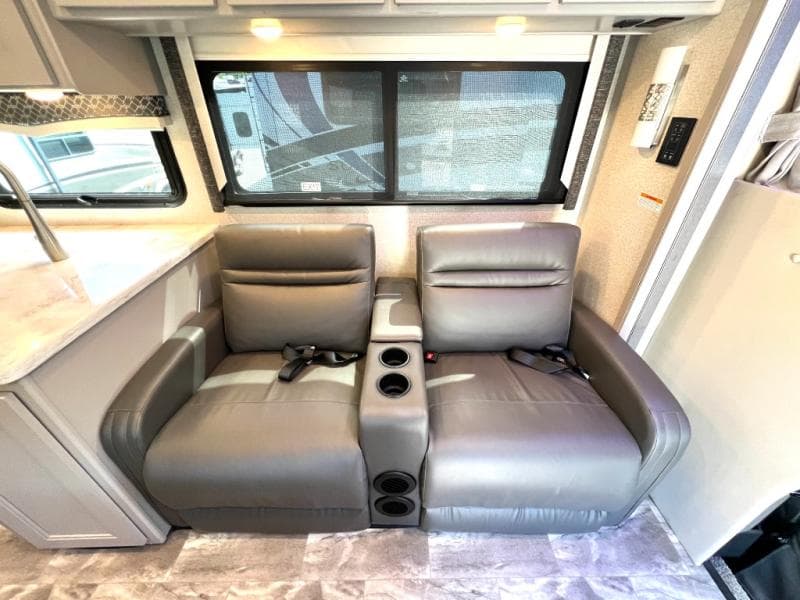 2024 Thor Motor Coach 2024 Thor Motor Coach Omni - thumbnail 30