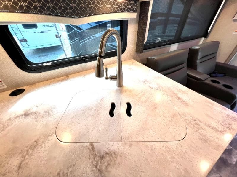 2024 Thor Motor Coach 2024 Thor Motor Coach Omni - thumbnail 36