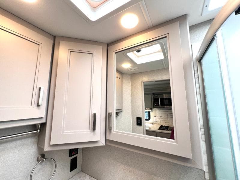 2024 Thor Motor Coach 2024 Thor Motor Coach Omni - thumbnail 44