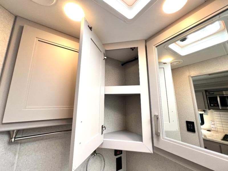 2024 Thor Motor Coach 2024 Thor Motor Coach Omni - thumbnail 46