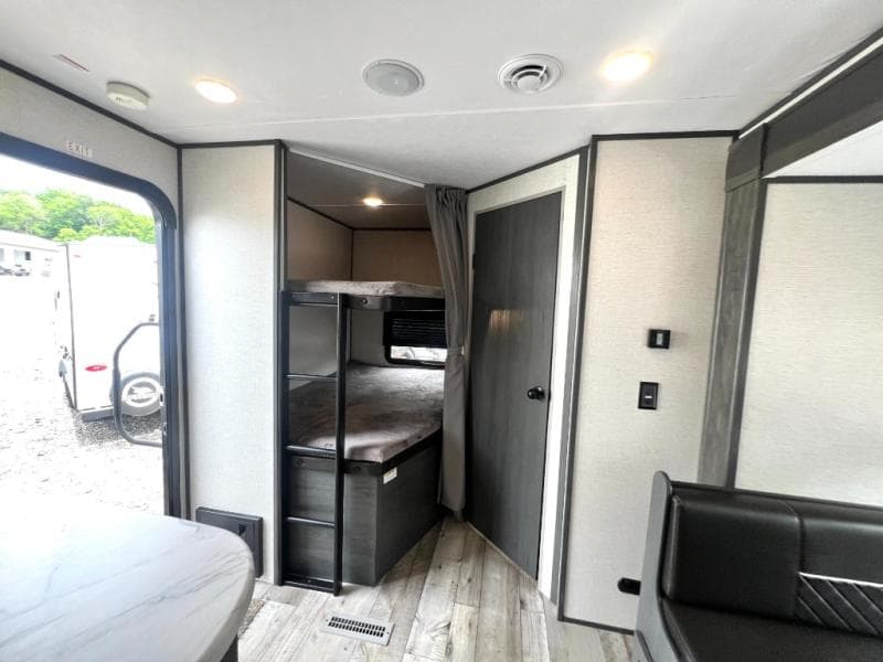 2022 Dutchmen 2022 Dutchmen Aspen Trail Mini - thumbnail 33