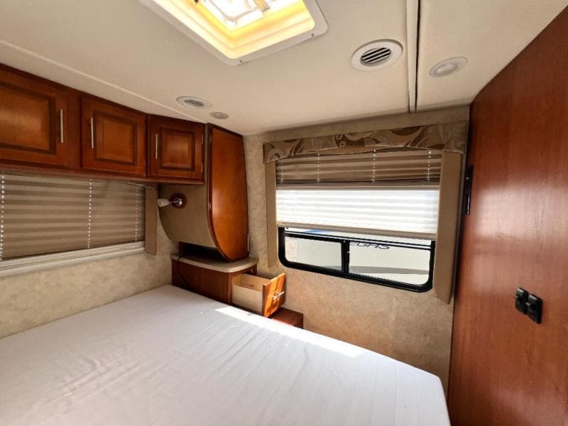 2013 Coachmen 2013 Coachmen Concord - thumbnail 46