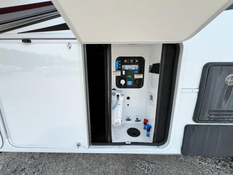 2023 Grand Design 2023 Grand Design Solitude - thumbnail 9