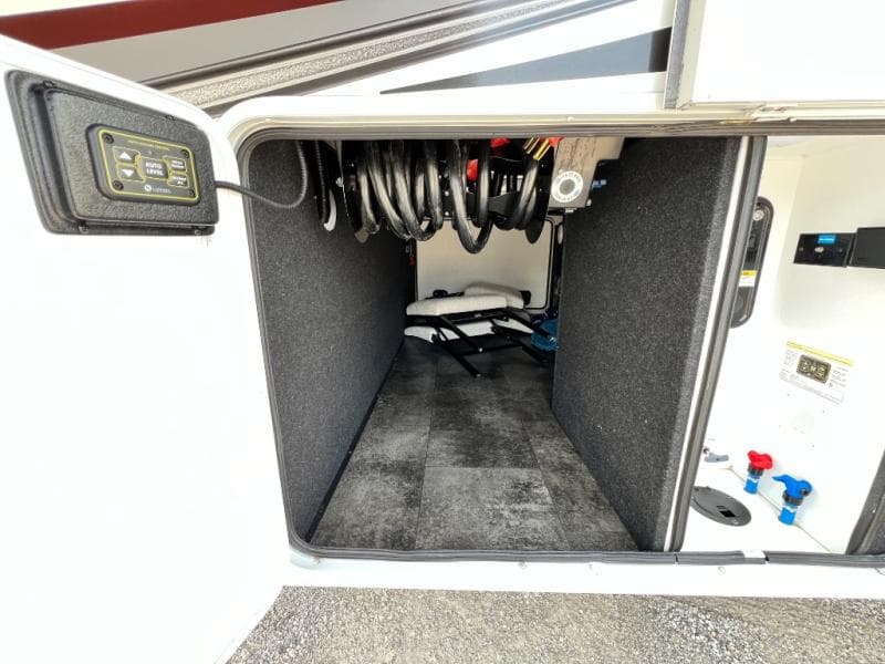 2023 Grand Design 2023 Grand Design Solitude - thumbnail 10