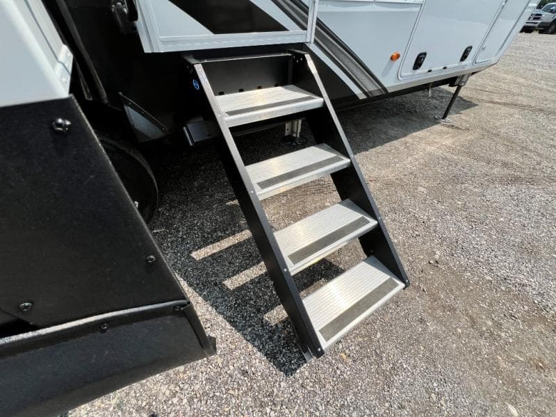 2023 Grand Design 2023 Grand Design Solitude - thumbnail 13