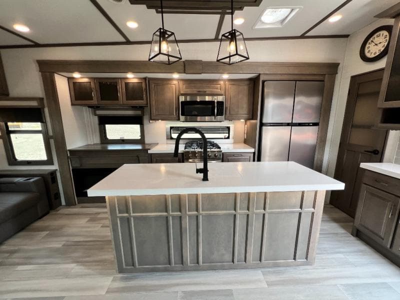 2023 Grand Design 2023 Grand Design Solitude - thumbnail 16