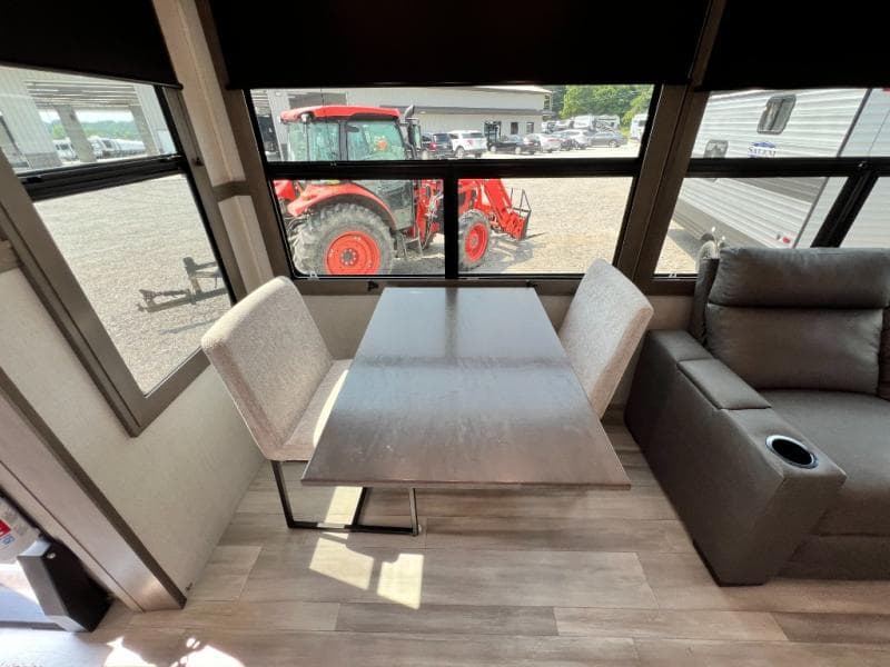 2023 Grand Design 2023 Grand Design Solitude - thumbnail 17