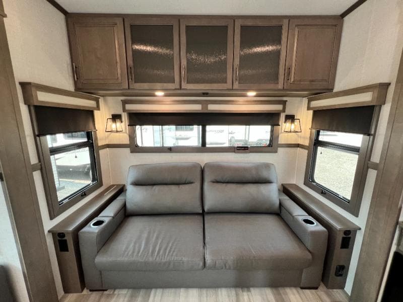 2023 Grand Design 2023 Grand Design Solitude - thumbnail 19