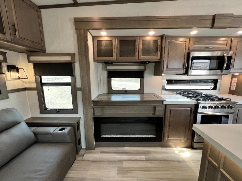 2023 Grand Design 2023 Grand Design Solitude - thumbnail 20