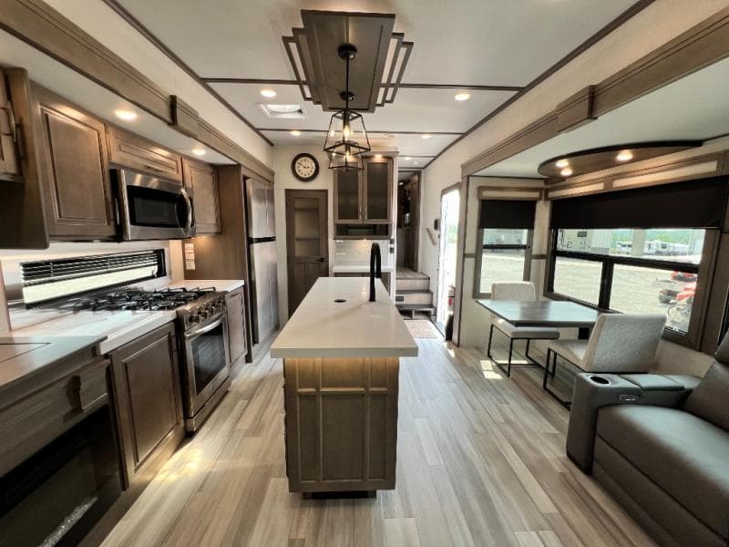 2023 Grand Design 2023 Grand Design Solitude - thumbnail 21