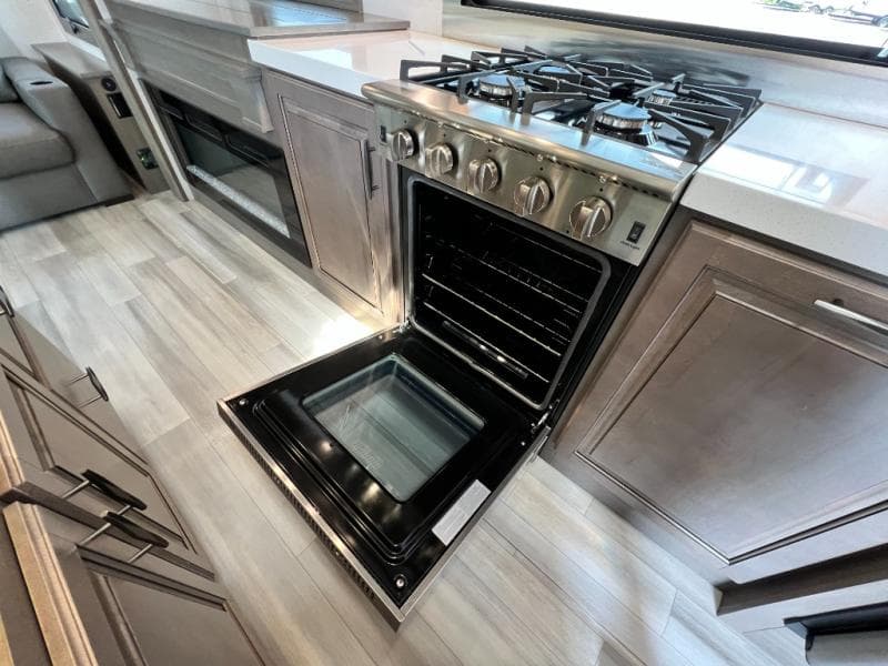 2023 Grand Design 2023 Grand Design Solitude - thumbnail 28