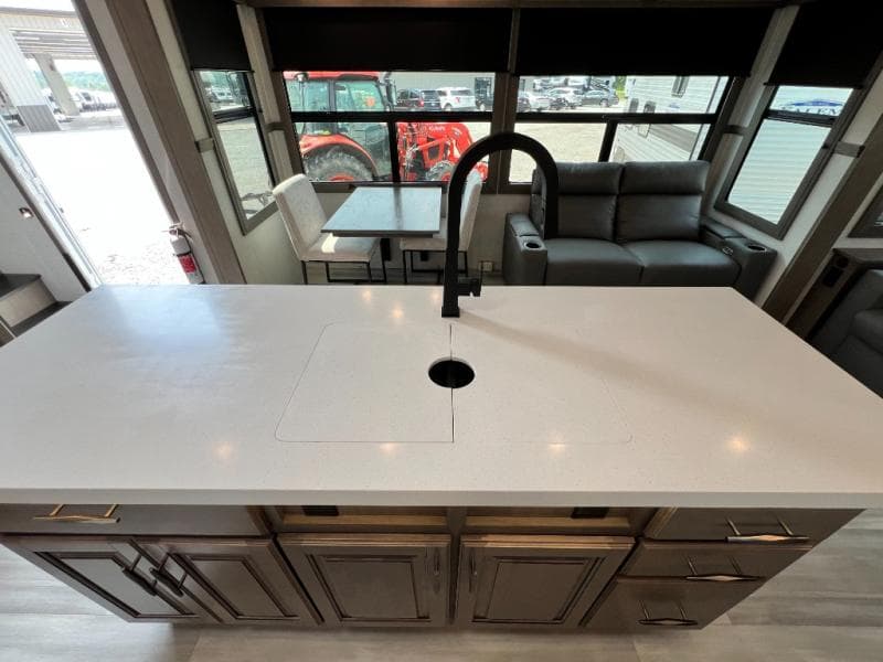 2023 Grand Design 2023 Grand Design Solitude - thumbnail 30