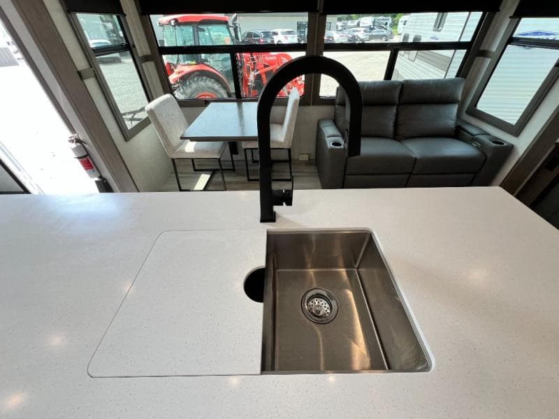 2023 Grand Design 2023 Grand Design Solitude - thumbnail 31