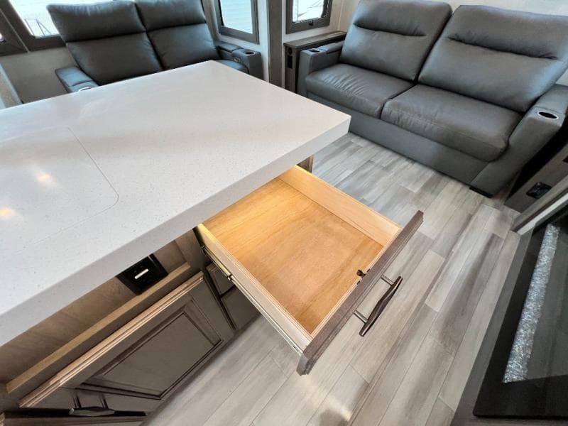 2023 Grand Design 2023 Grand Design Solitude - thumbnail 32