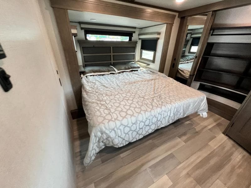 2023 Grand Design 2023 Grand Design Solitude - thumbnail 47