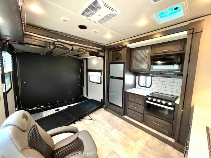 2021 Grand Design 2021 Grand Design Momentum G-Class - thumbnail 15