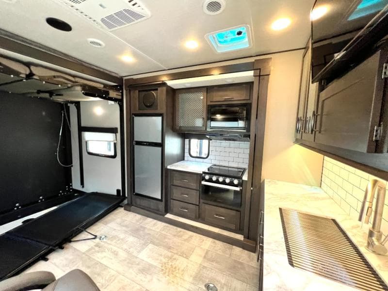 2021 Grand Design 2021 Grand Design Momentum G-Class - thumbnail 16