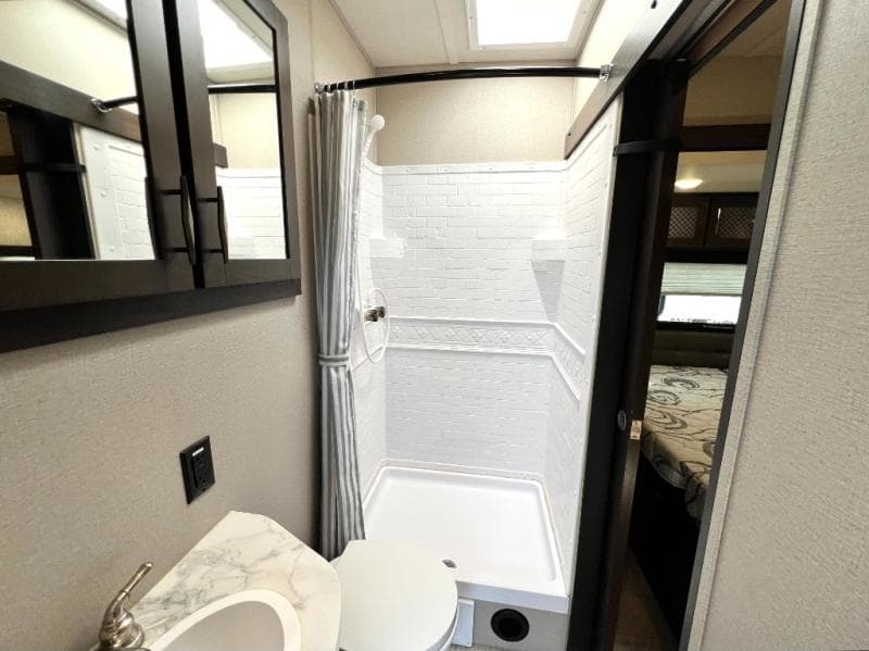 2021 Grand Design 2021 Grand Design Momentum G-Class - thumbnail 32