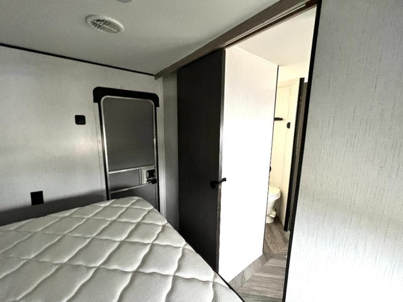 2022 Heartland 2022 Heartland Prowler - thumbnail 3