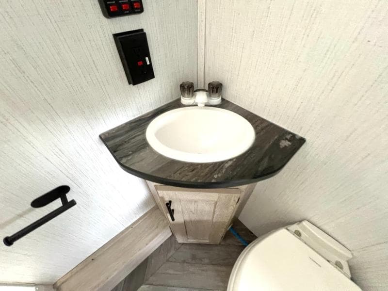 2022 Heartland 2022 Heartland Prowler - thumbnail 33