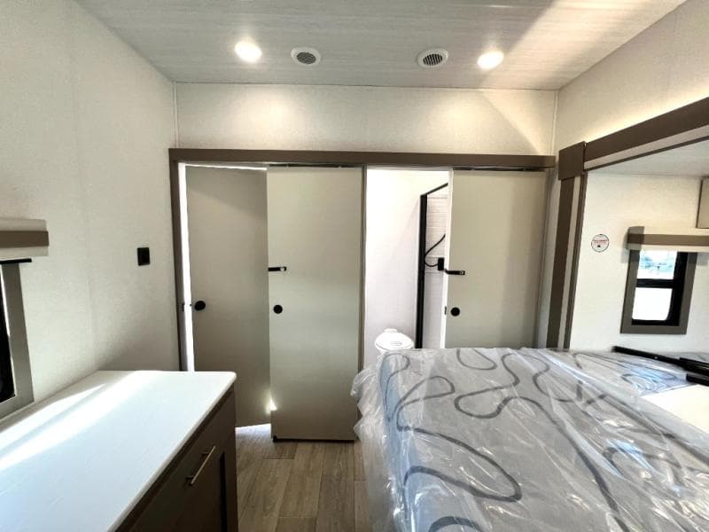 2026 East To West 2026 East To West Alta Toy Hauler - thumbnail 4