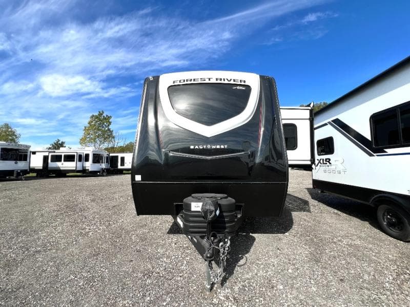 2026 East To West 2026 East To West Alta Toy Hauler - thumbnail 7